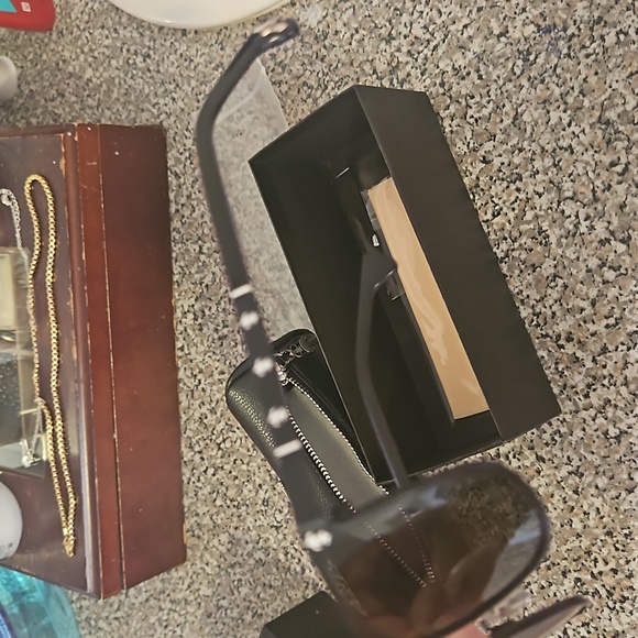 Sunglasses - Picture 4 of 7